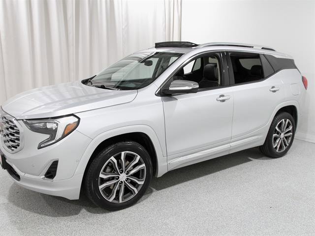 Used 2020 GMC Terrain Denali w/ Denali Premium Package image 3
