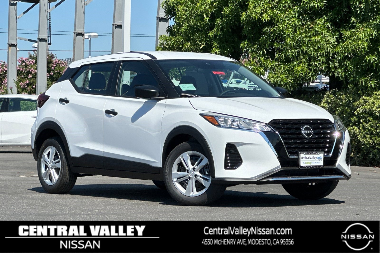 New 2025 Nissan Kicks S