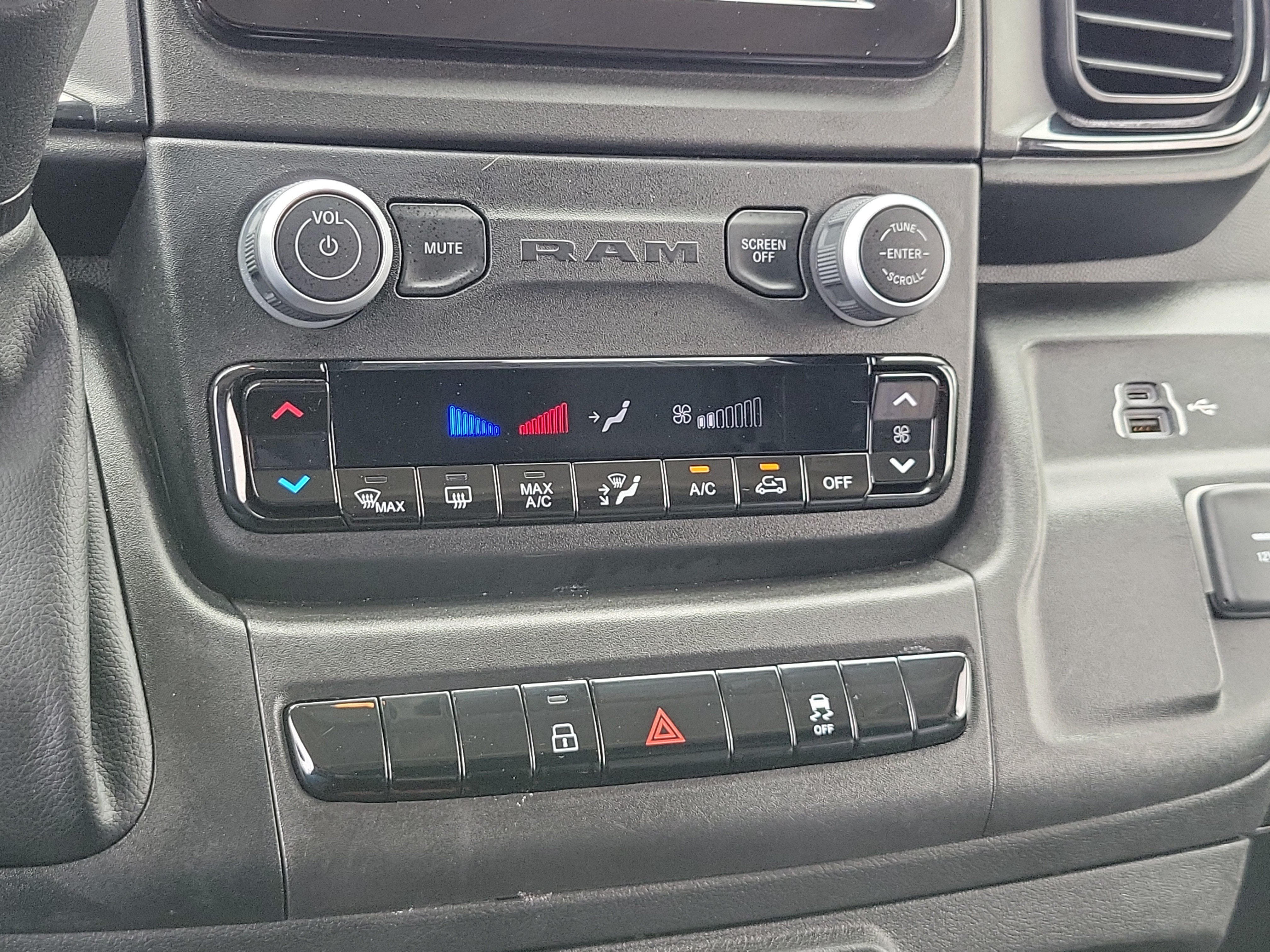 Used 2025 RAM ProMaster 2500 w/ U-Haul Equipment Group FWD image 22