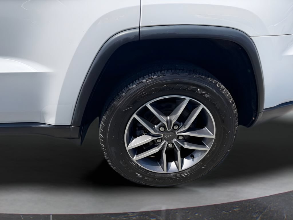 Used 2020 Jeep Grand Cherokee Laredo w/ Quick Order Package 2BN North AWD/4WD image 12