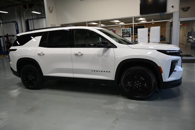 New 2027 Chevrolet Traverse LT w/ Midnight/Sport Edition AWD/4WD image 4