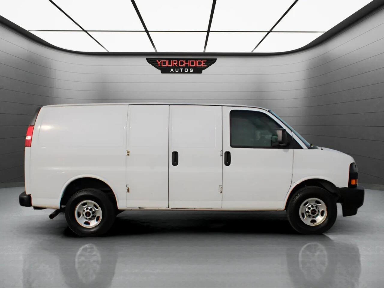 Used 2018 GMC Savana 3500 w/ Driver Convenience Package image 6