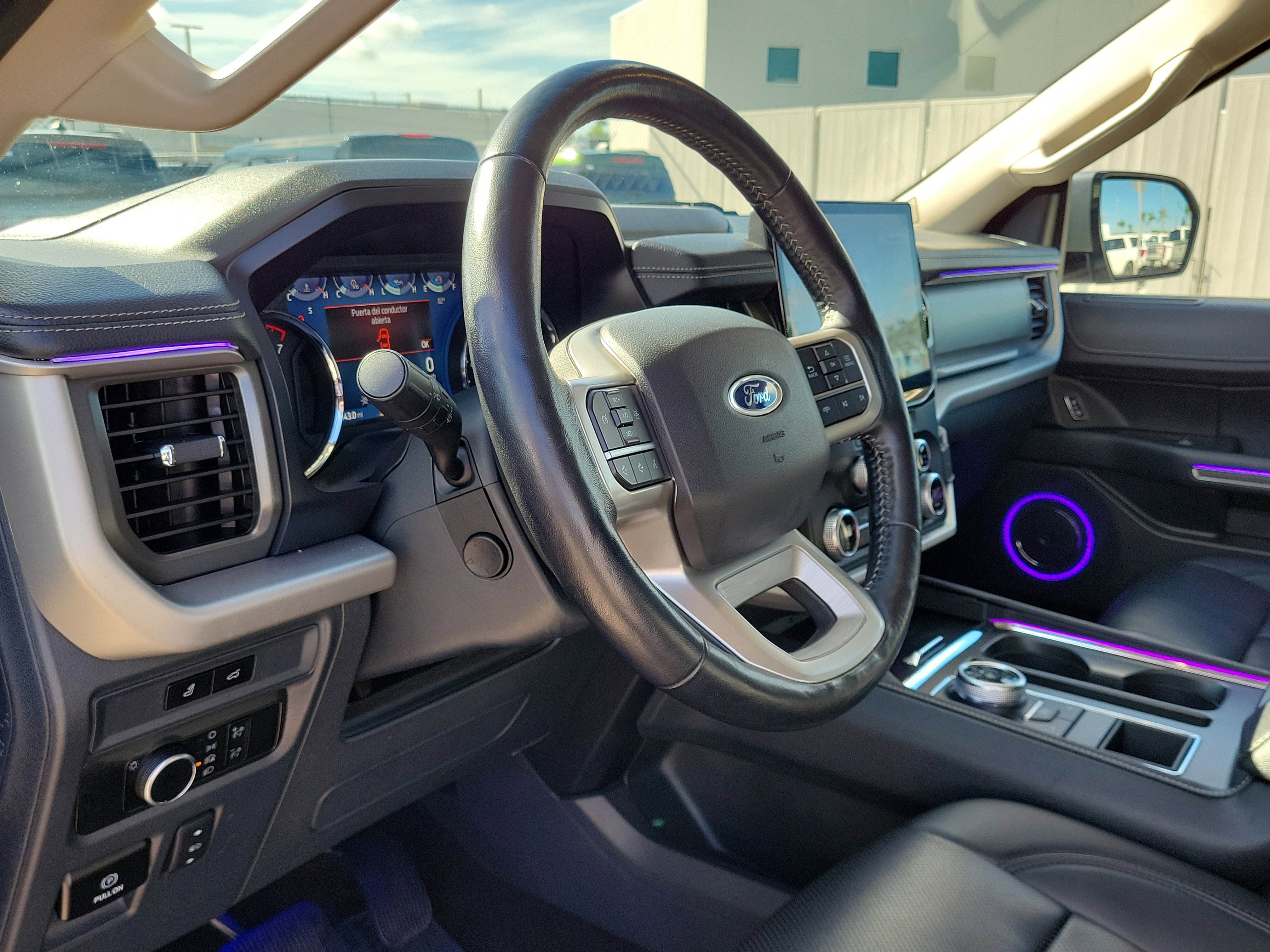 Used 2023 Ford Expedition Max XLT image 7