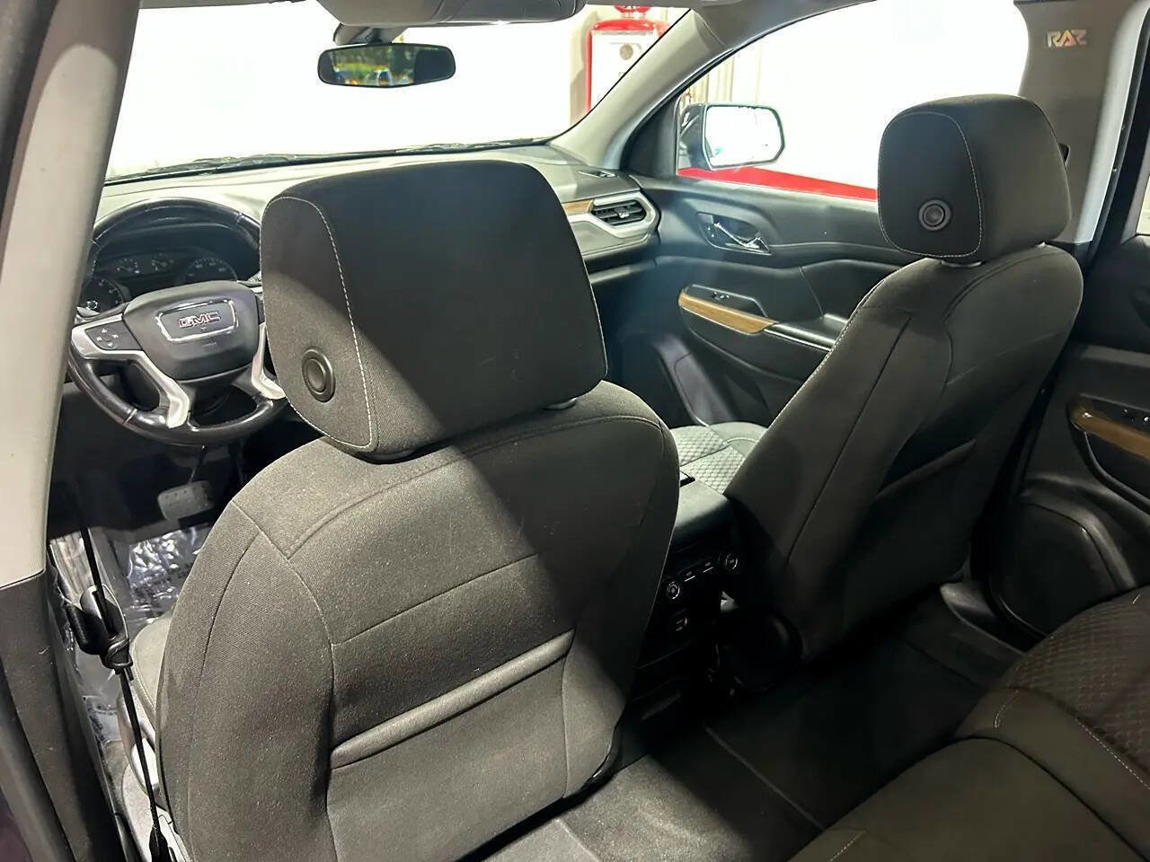 Used 2019 GMC Acadia SLE FWD image 16