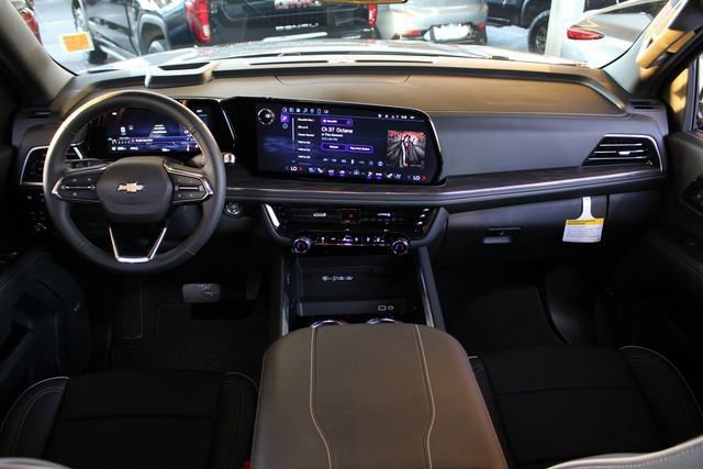 Used 2025 Chevrolet Suburban Premier image 22