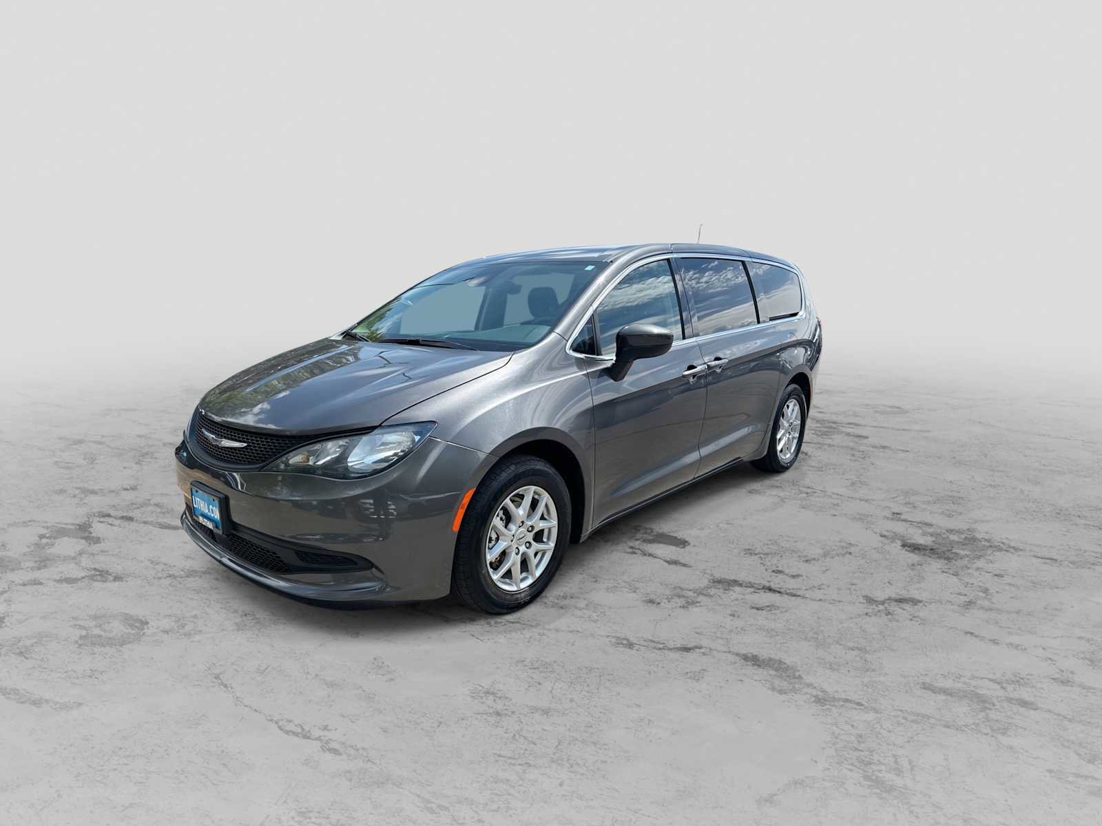 Certified 2023 Chrysler Voyager LX FWD image 4