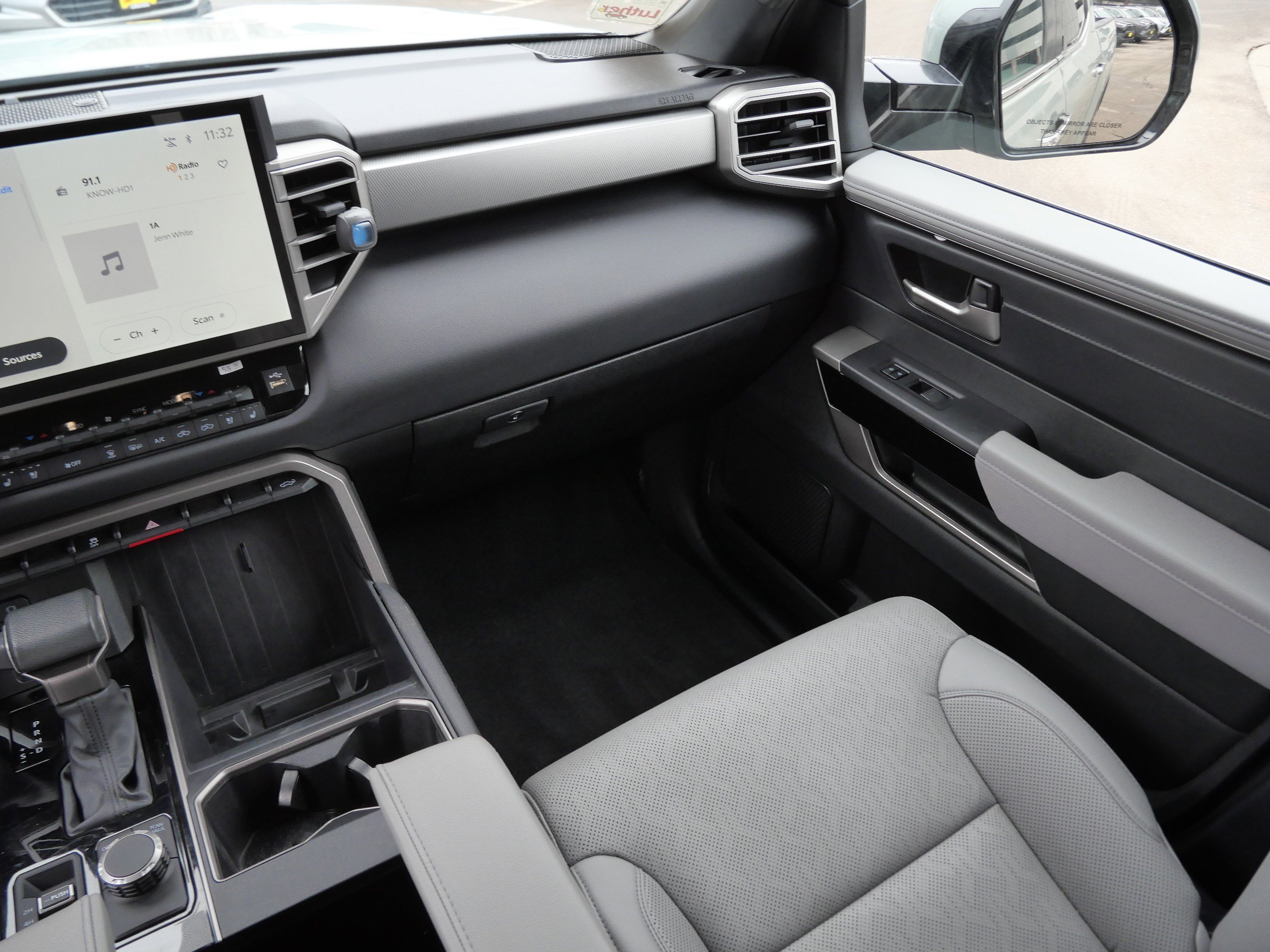 Used 2025 Toyota Tundra Limited image 12