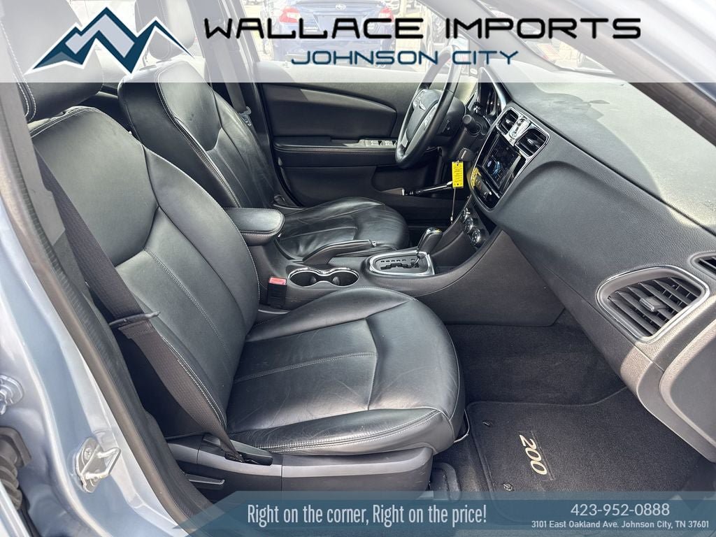 Used 2014 Chrysler 200 Limited FWD image 34