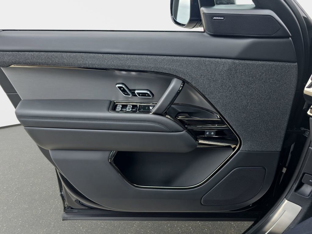 Certified 2025 Land Rover Range Rover Sport AWD/4WD image 28