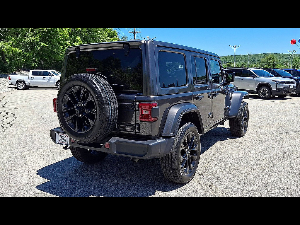 Used 2025 Jeep Wrangler Unlimited Sahara w/ Safety Group AWD/4WD image 8