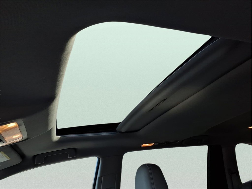 Used 2016 Toyota Highlander Limited image 18