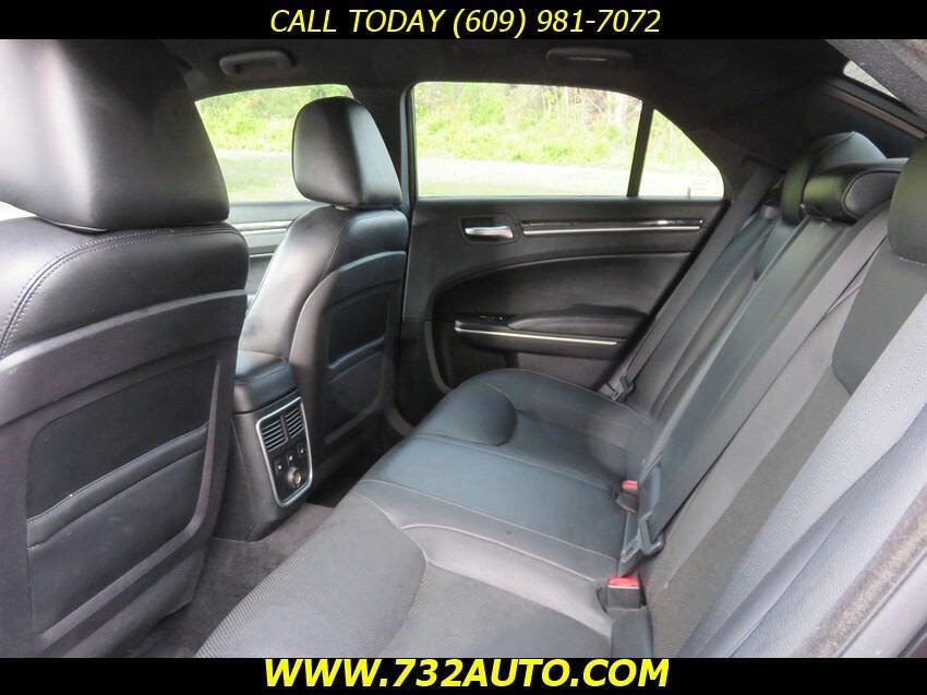 Used 2012 Chrysler 300 C RWD image 9