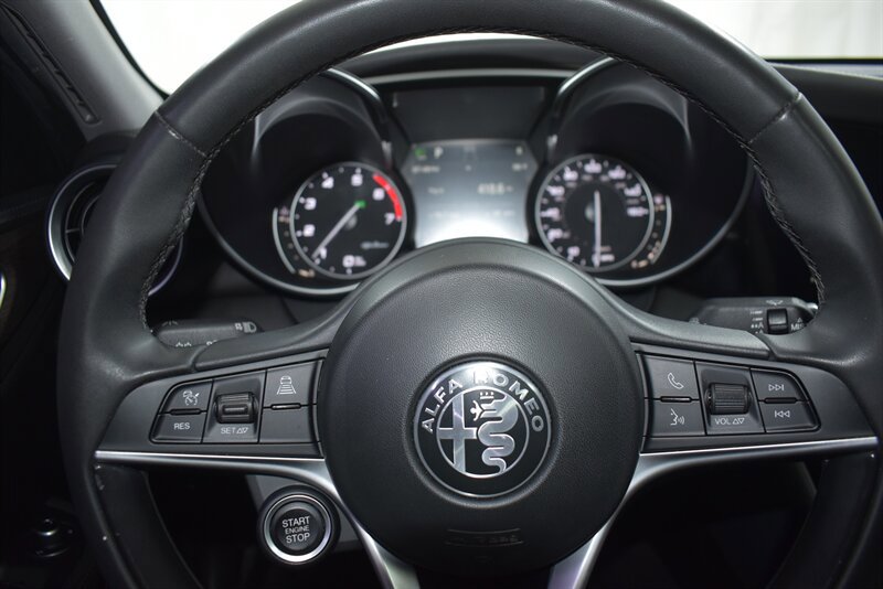 Used 2019 Alfa Romeo Giulia Ti image 11
