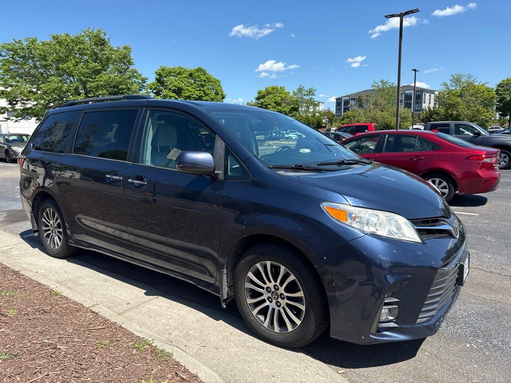 Used 2019 Toyota Sienna XLE FWD image 1