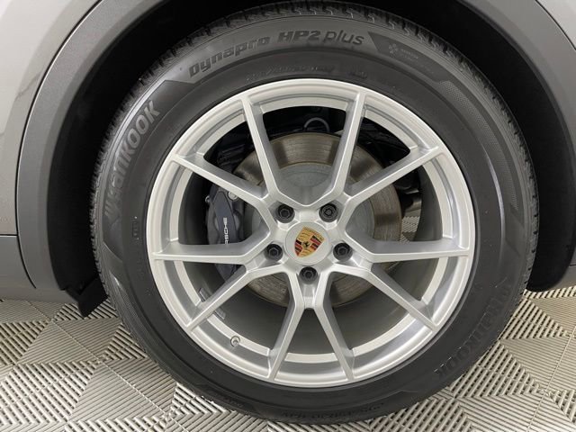 Used 2025 Porsche Cayenne image 17