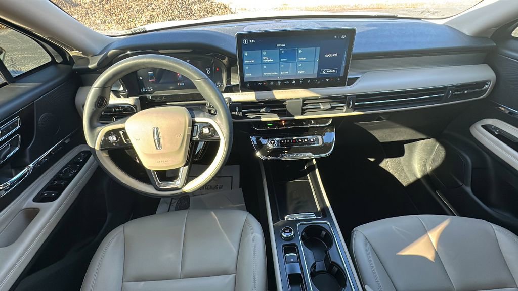 Used 2025 Lincoln Corsair FWD image 16