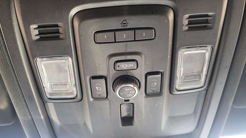 Used 2023 Chevrolet Suburban Premier AWD/4WD image 38