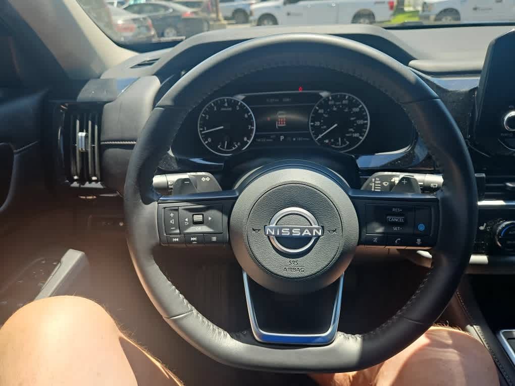 Used 2025 Nissan Pathfinder SV AWD/4WD image 14