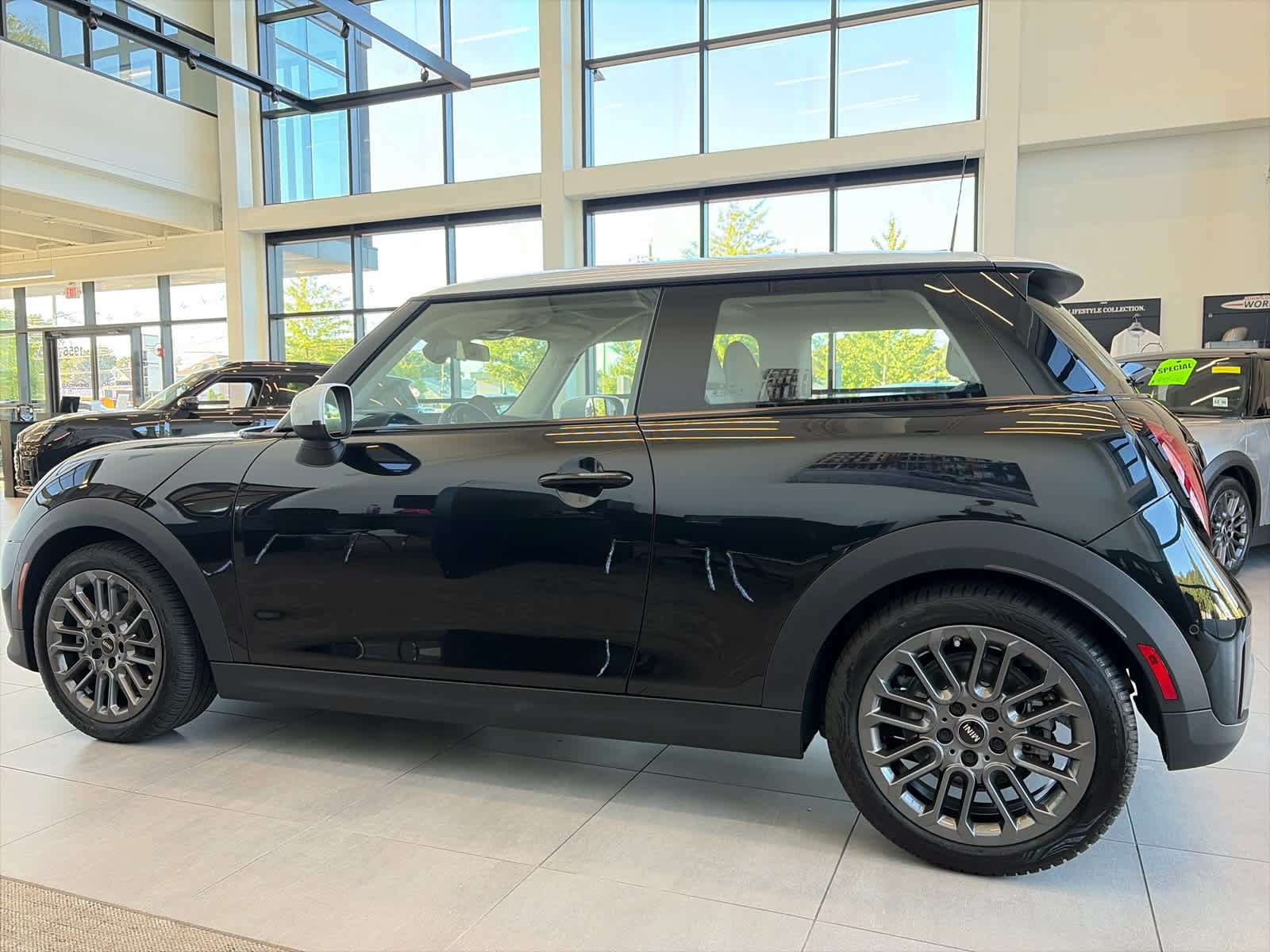 Used 2025 MINI Cooper 2-Door Hardtop FWD image 4