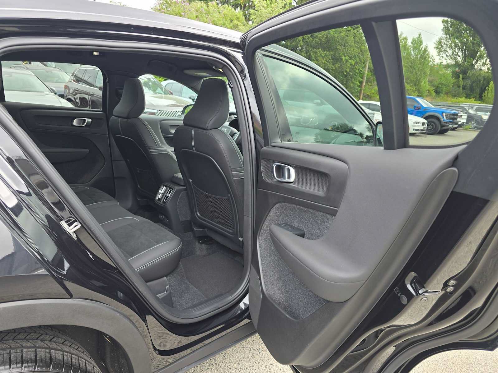 Certified 2023 Volvo C40 P8 Recharge Ultimate w/ Protection Package Premier AWD/4WD image 14