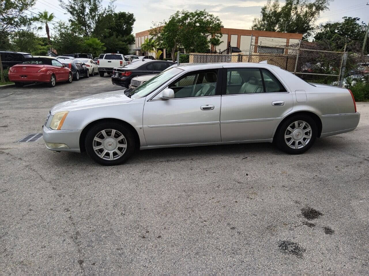 Used 2010 Cadillac DTS FWD image 2