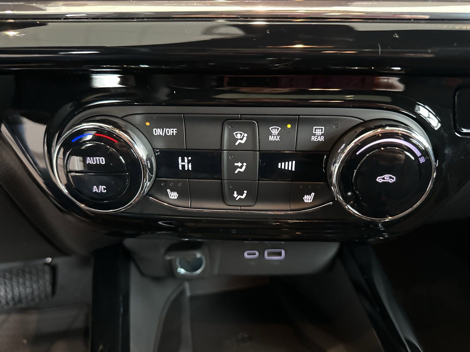 New 2026 Chevrolet Trax RS w/ Sunroof Package image 28