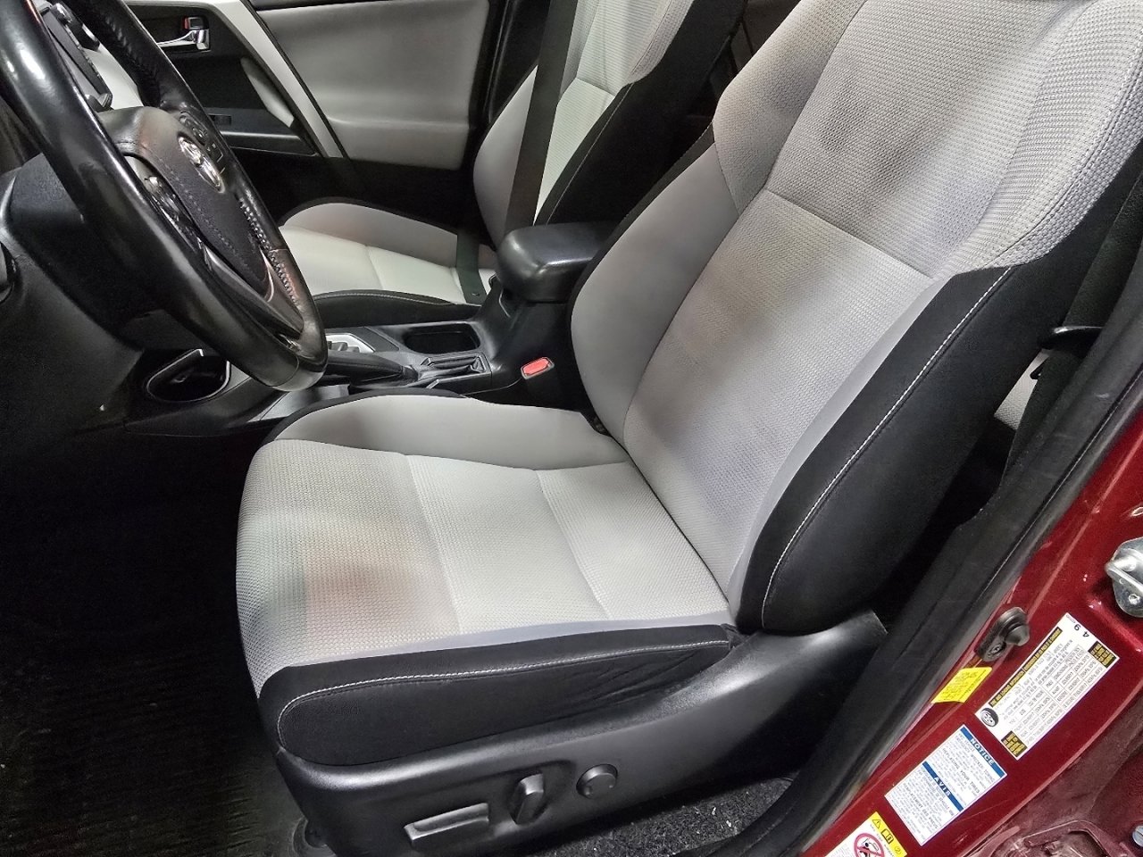 Used 2018 Toyota RAV4 XLE image 23