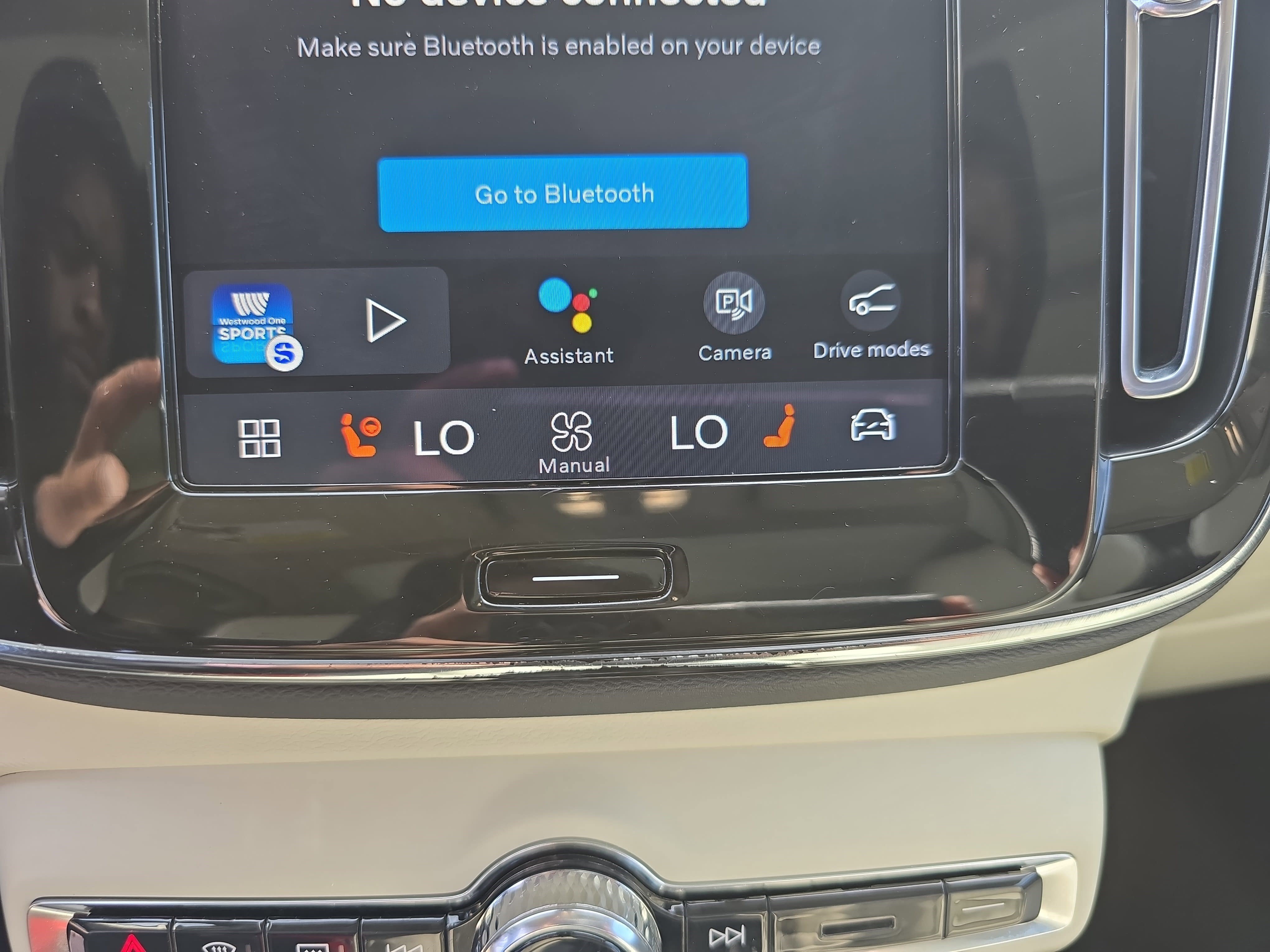 Used 2023 Volvo XC40 B4 Plus w/ Driver Assist Package image 22