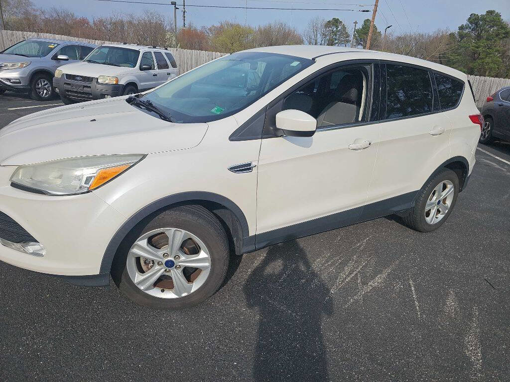 Used 2015 Ford Escape SE image 2