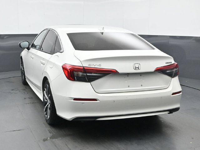Used 2023 Honda Civic Touring image 3