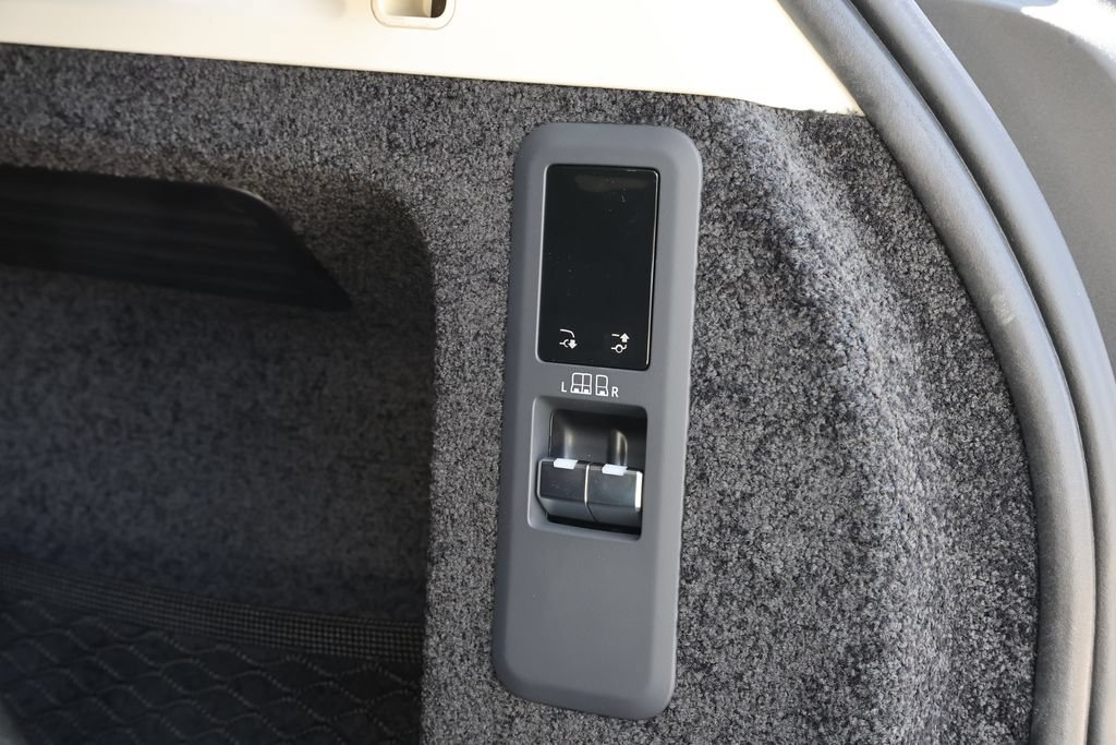 New 2026 Land Rover Range Rover SE AWD/4WD image 9