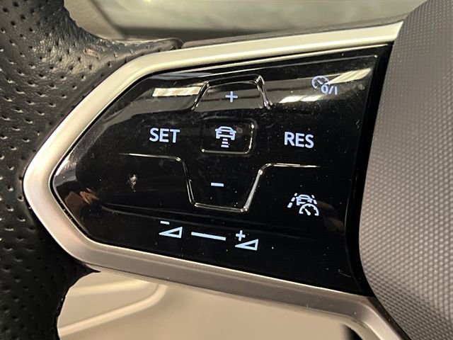 Certified 2022 Volkswagen Tiguan SE R-Line FWD image 20