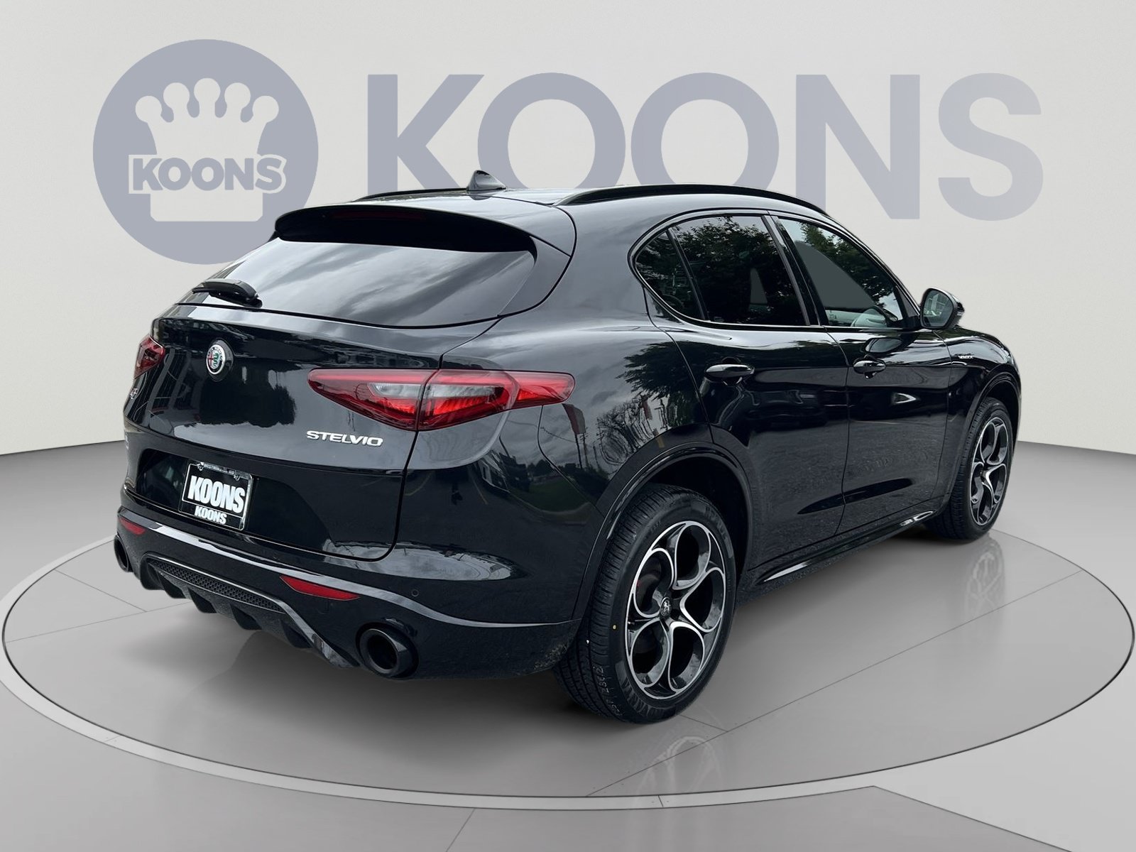 Used 2023 Alfa Romeo Stelvio Veloce AWD/4WD image 7