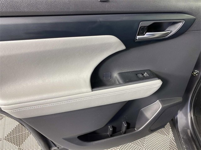 Used 2024 Toyota Highlander XLE image 30