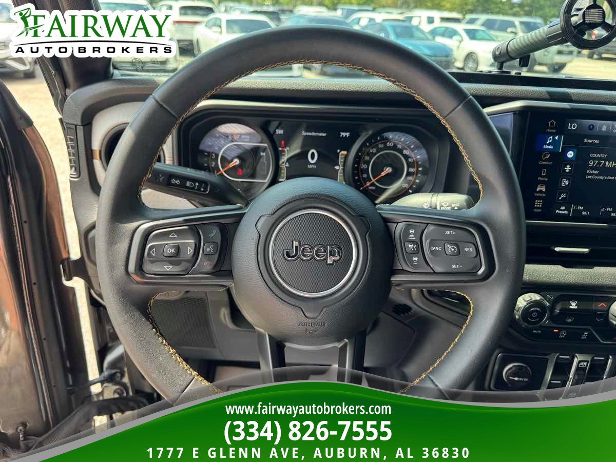 Used 2024 Jeep Gladiator Sport AWD/4WD image 18