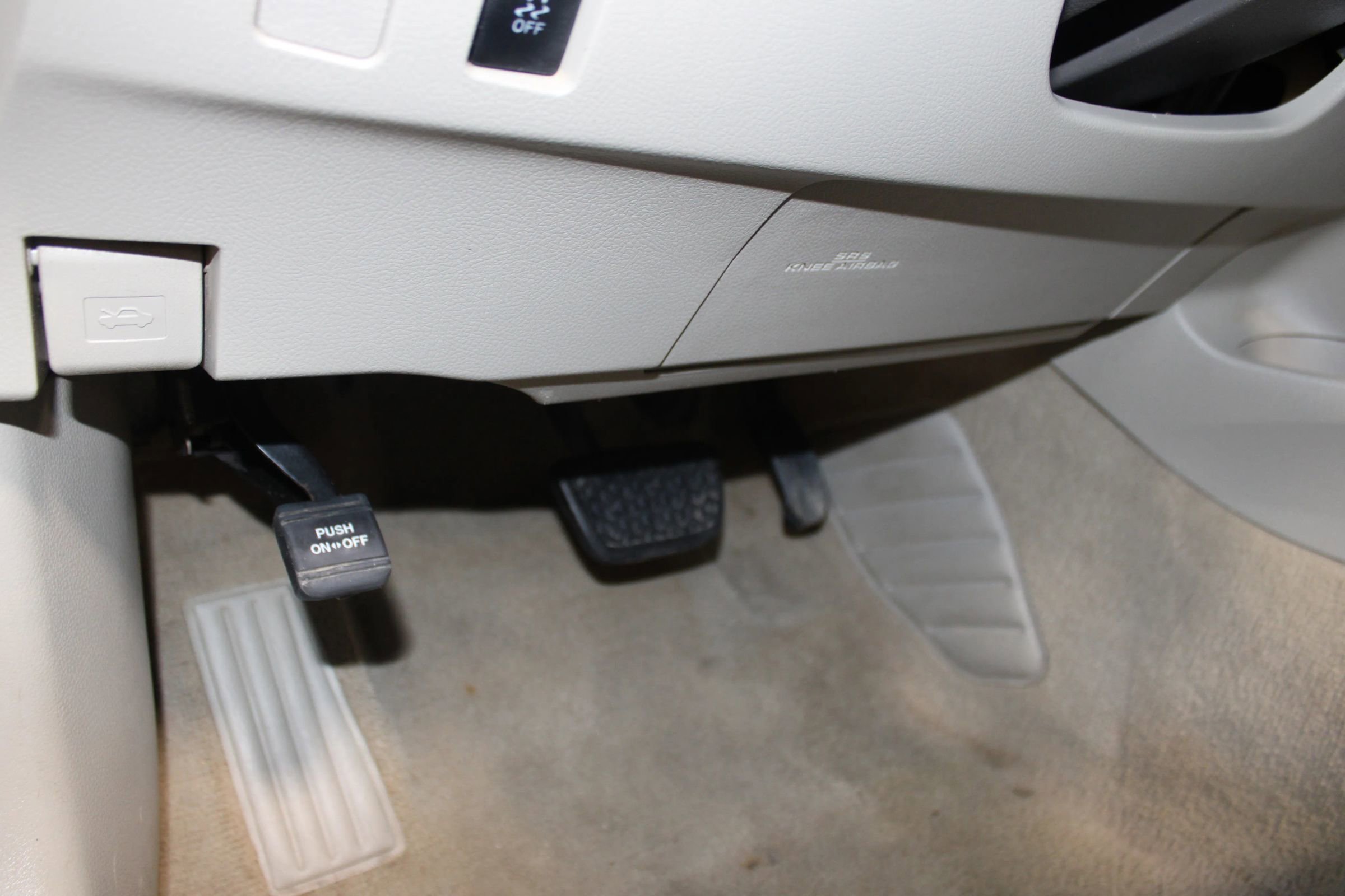 Used 2010 Toyota Camry XLE image 10