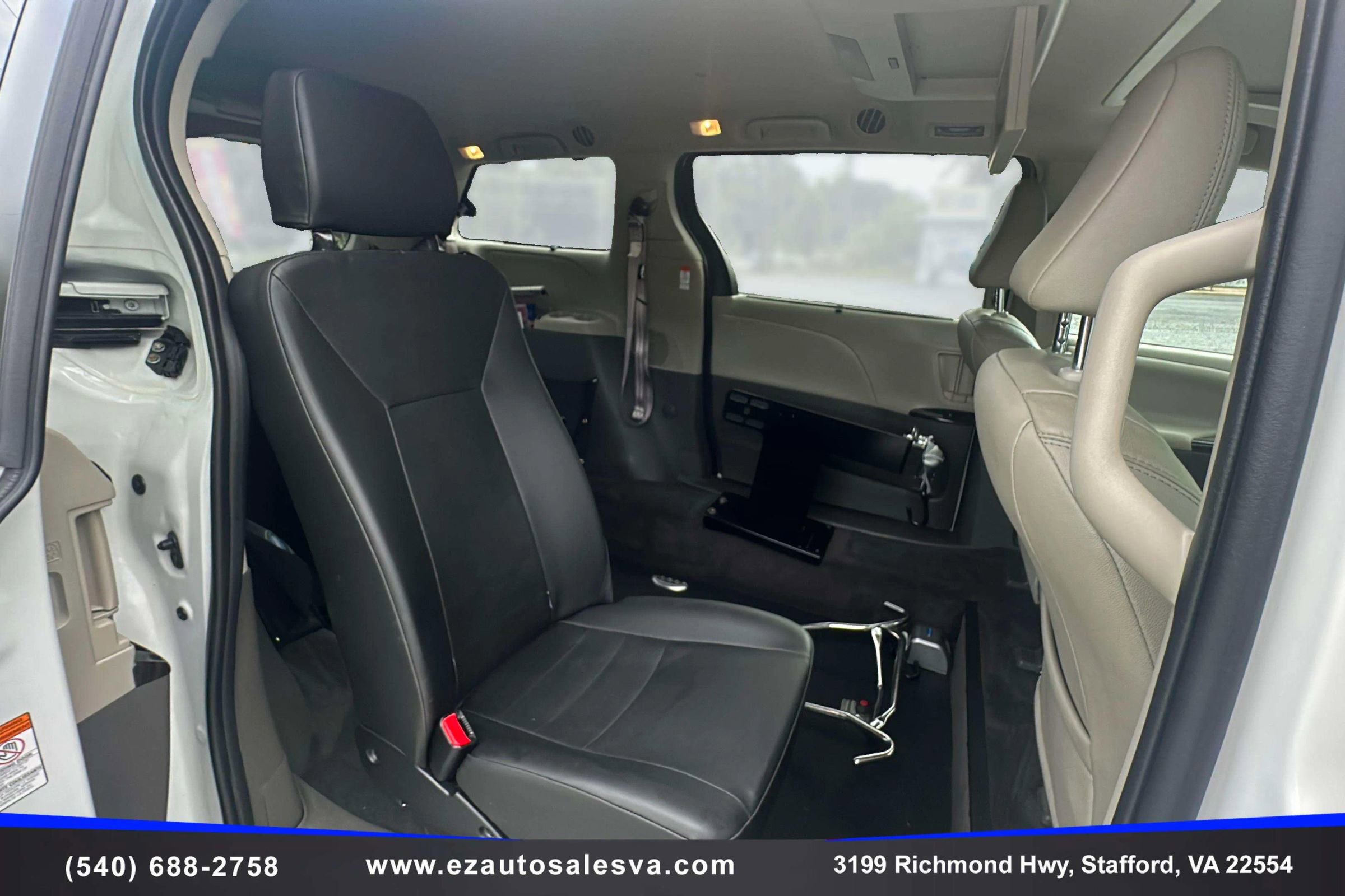 Used 2020 Toyota Sienna XLE image 24