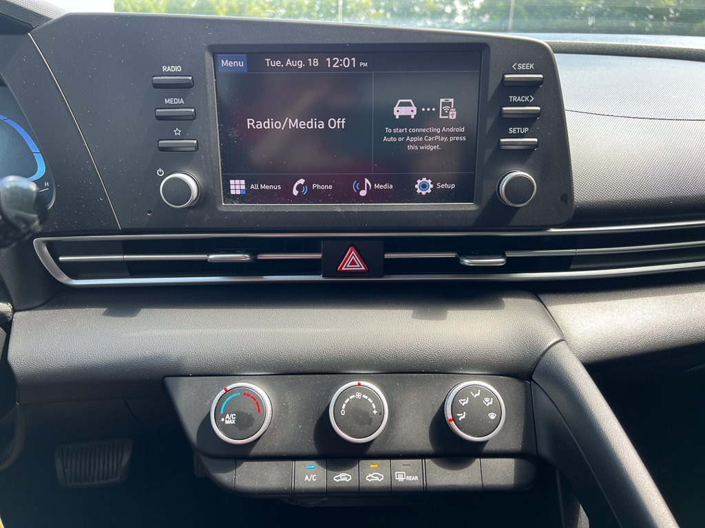 Used 2024 Hyundai Elantra SE FWD image 17