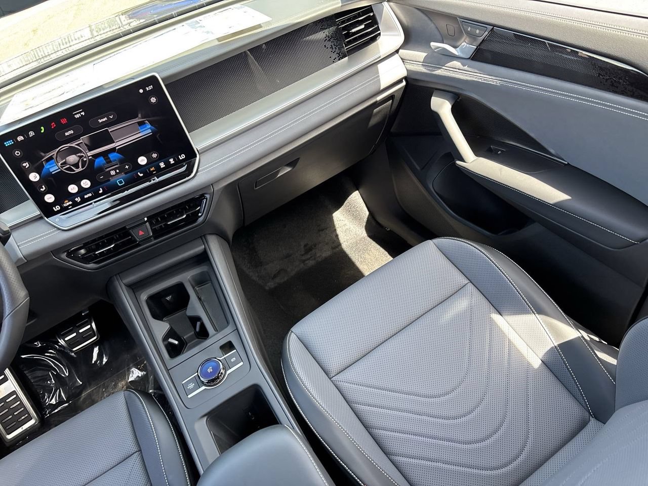 New 2026 Volkswagen Tiguan SE R-Line FWD image 12