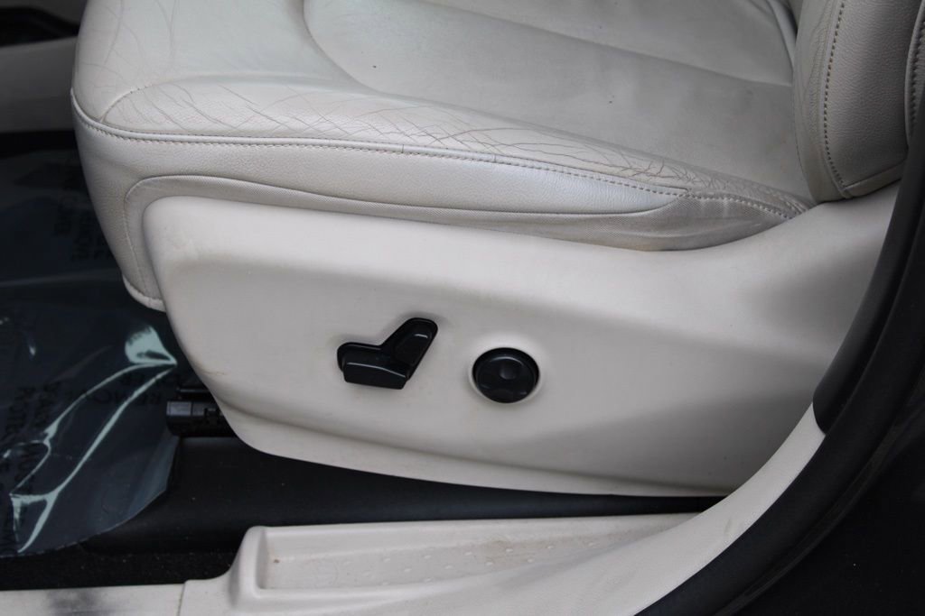 Used 2017 Chrysler Pacifica Touring-L image 17