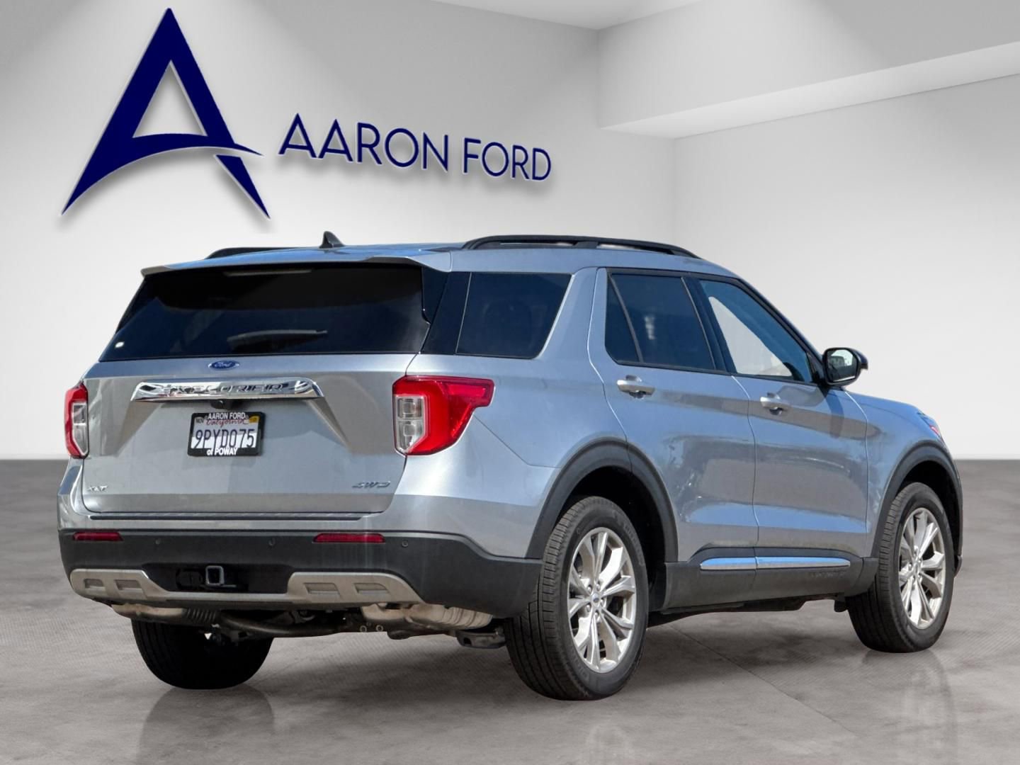 Used 2024 Ford Explorer XLT w/ Equipment Group 202A image 6