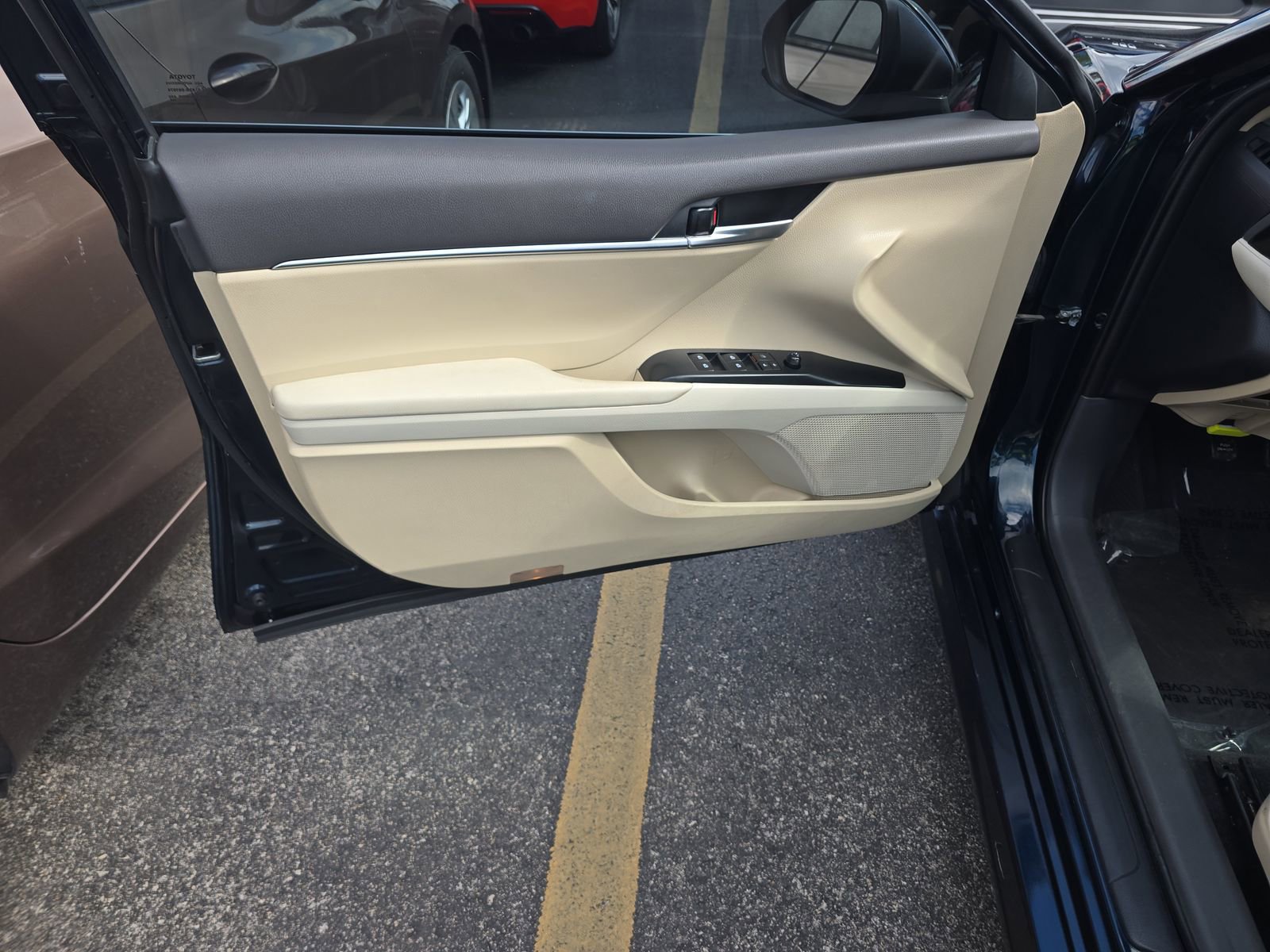 Used 2019 Toyota Camry LE FWD image 13