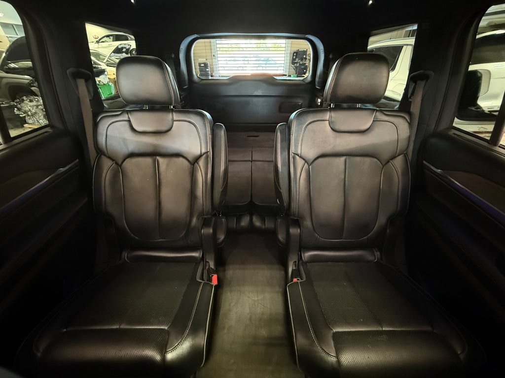 Used 2021 Jeep Grand Cherokee L Overland w/ Luxury Tech Group IV RWD image 43