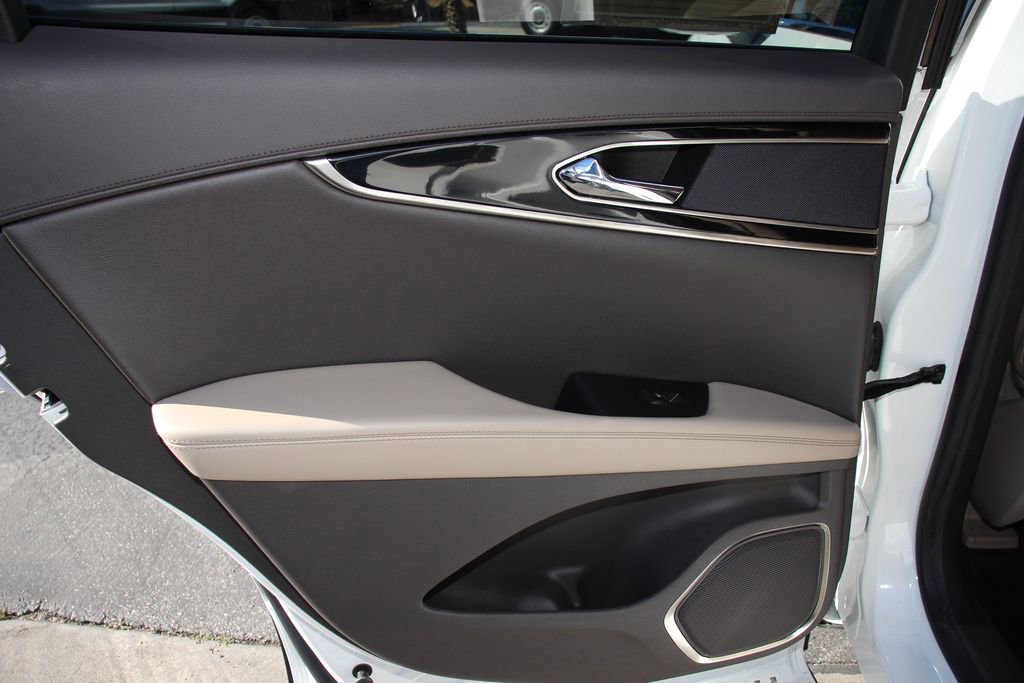 Certified 2022 Lincoln Nautilus AWD w/ Premium Package image 15