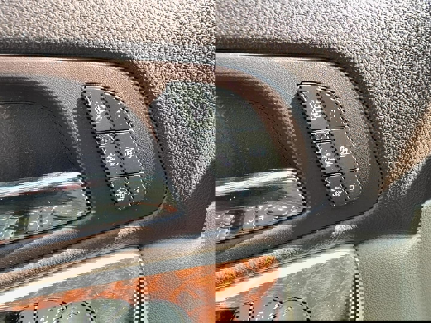 Used 2014 GMC Yukon XL Denali image 21