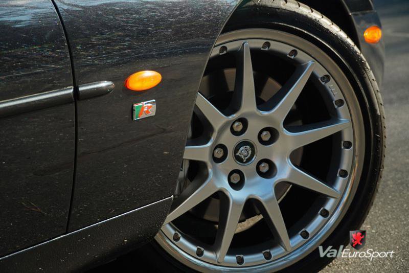 Used 2003 Jaguar XK8 Convertible image 11