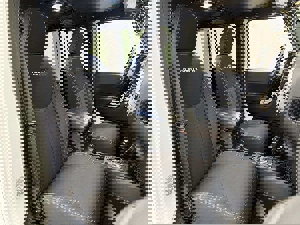 Used 2015 Jeep Wrangler Unlimited Rubicon w/ Connectivity Group image 21