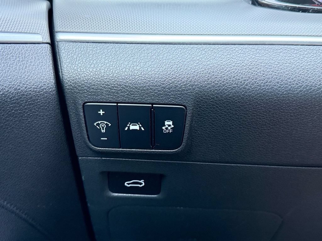 Used 2022 Kia K5 LXS FWD image 19