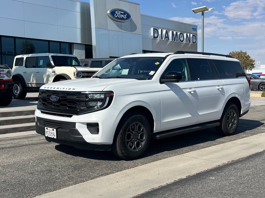 Used 2025 Ford Expedition Max Active RWD image 2