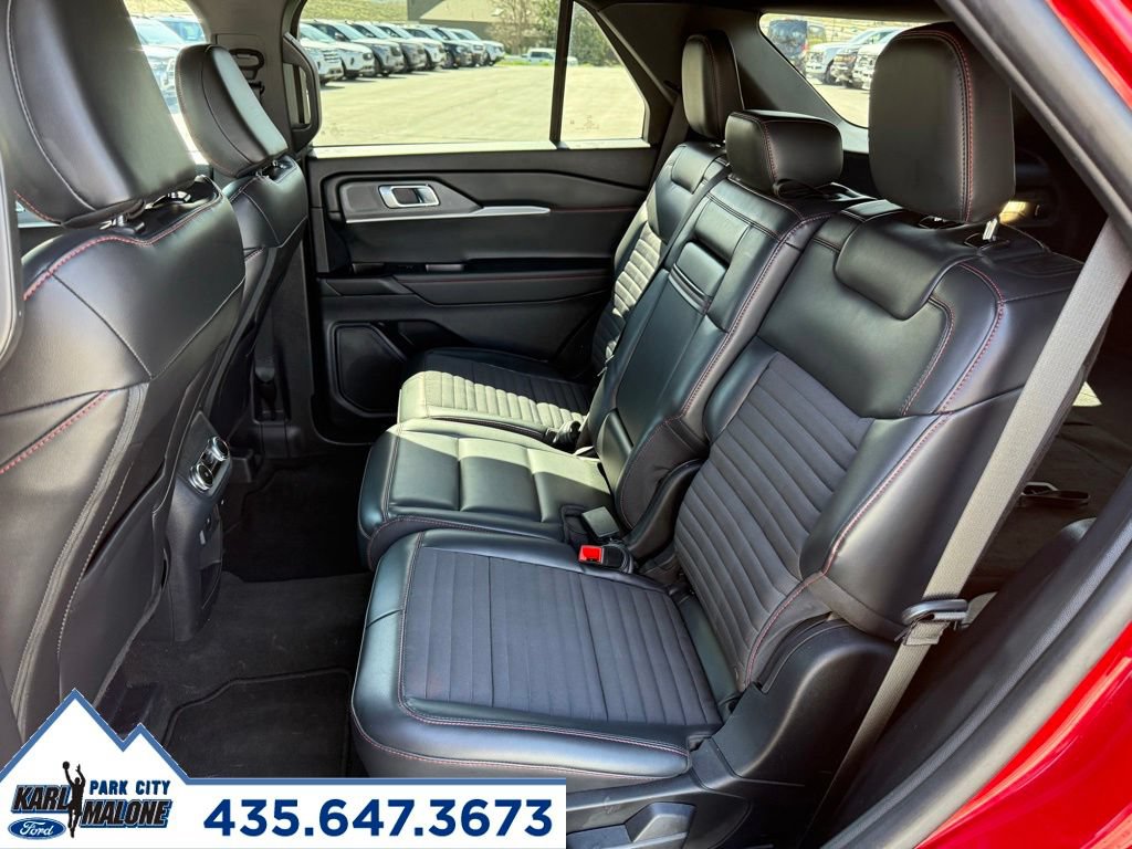 Used 2025 Ford Explorer ST-Line w/ ST-Line Street Pack AWD/4WD image 27